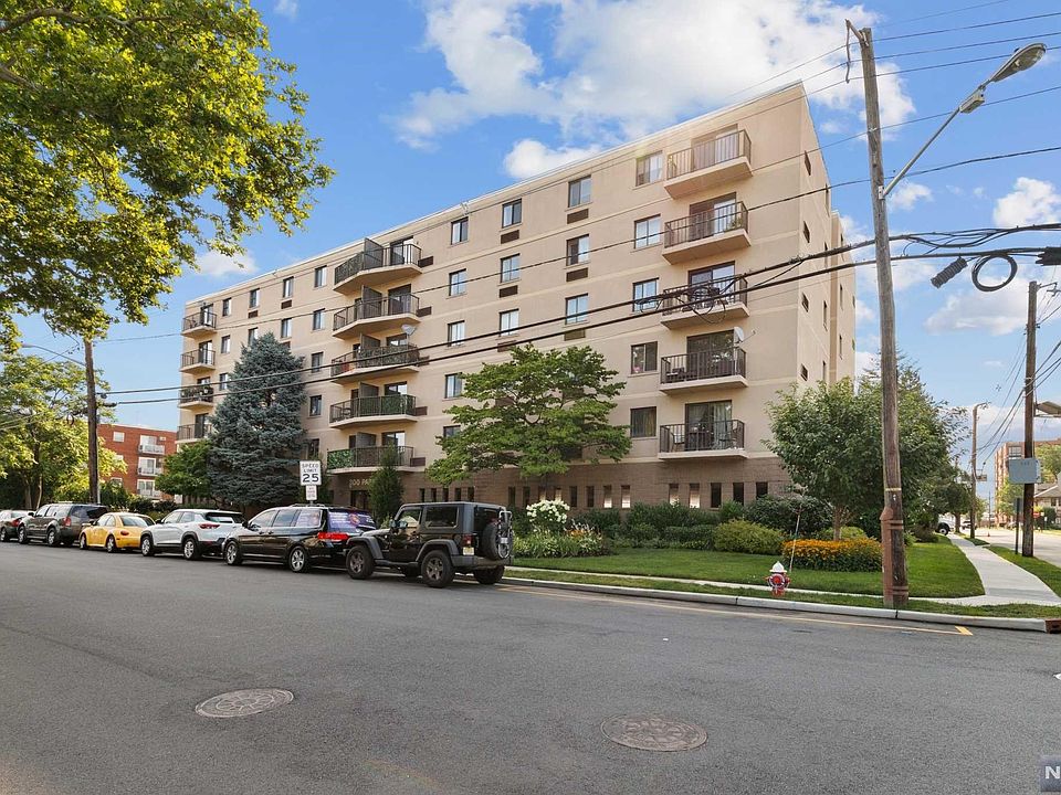 1st image of 300 Park St APT 1D