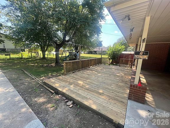 5th image of 6345 Woodleaf Rd