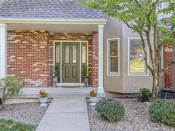 4th image of 3041 S Victoria Ln