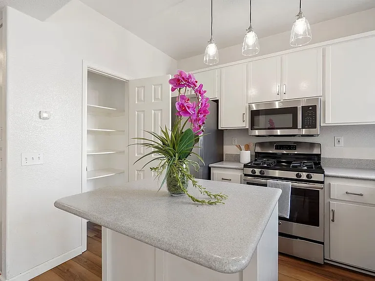 221 Donax Ave #11 — Photo 3