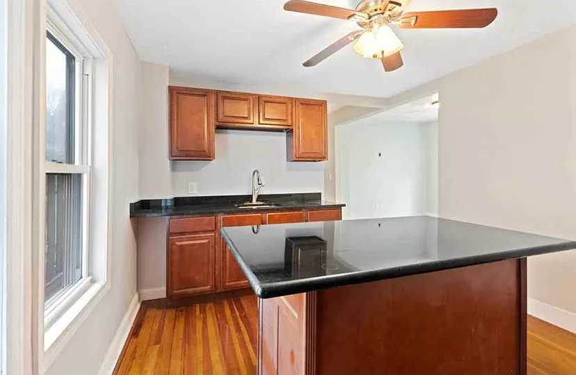 2 bed, 800 sqft, $2,600 — Photo 4