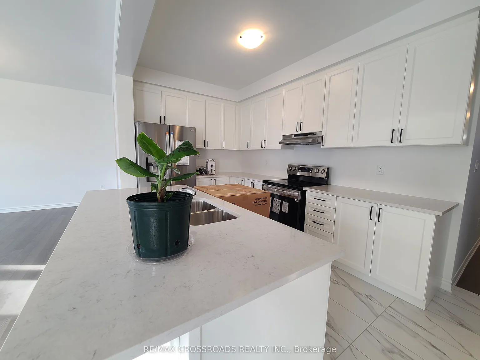 4 bed, $3,700 — Photo 2