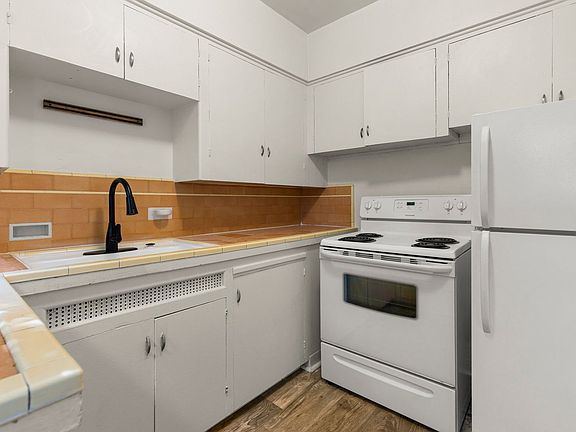 3rd image of 516 SE 15th Ave