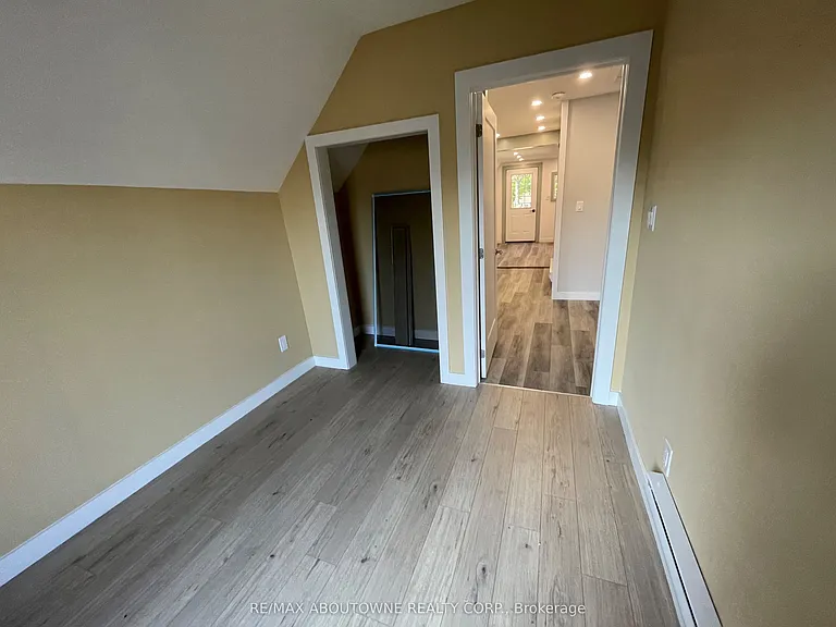 759 Barton St E — Photo 6