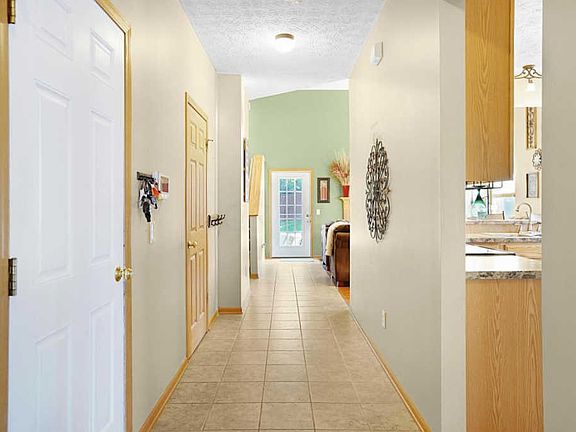 3rd image of 1596 Grove Hill Dr