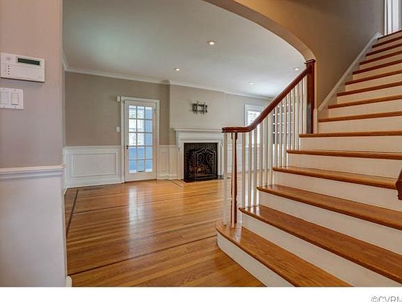 3rd image of 8 Westmoreland St