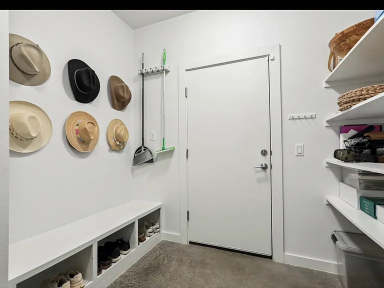3001 Del Curto Rd — Photo 11