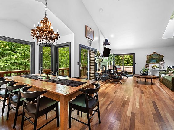 5th image of 8433 Forest Ct