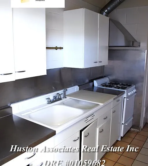 870 W Euclid Ave — Photo 3