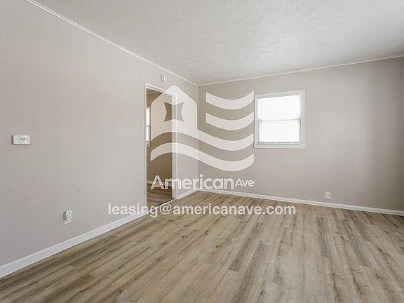 1793949_005_wm_-_living_room_13574670.jpg