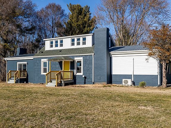 3rd image of 12 Romaine Ln