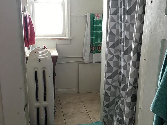 3rd image of 2221 Olive St APT 6