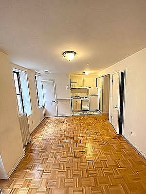 3rd image of 203 E 27th St APT 18
