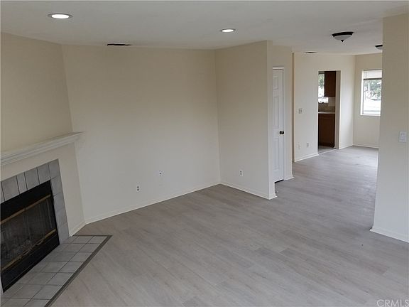 4th image of 877 W Santa Cruz St #4