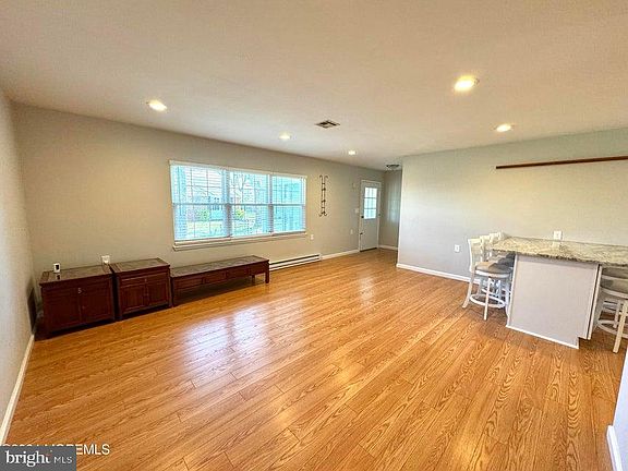 5th image of 977 Aberdeen Dr