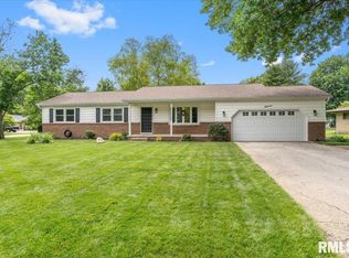 11 Lansing Dr, Springfield, IL 62703