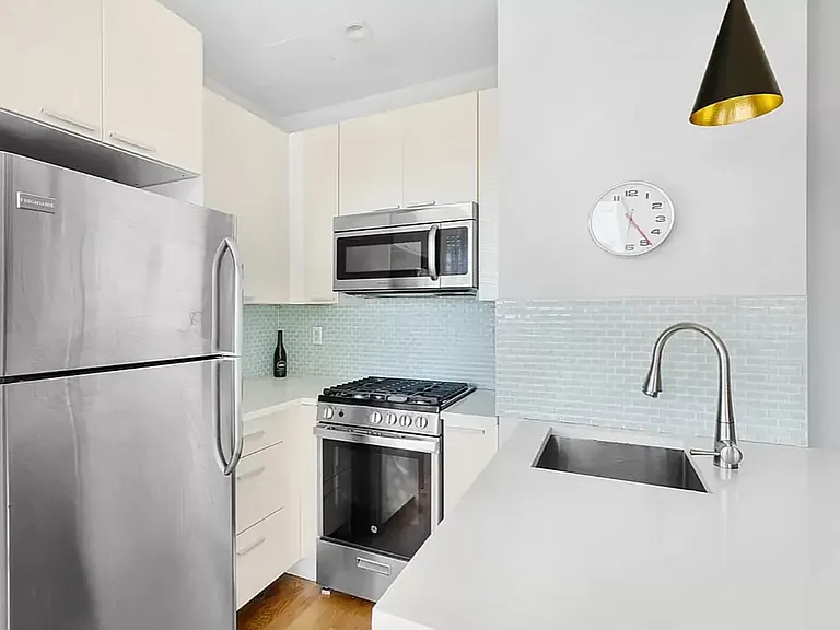 1433 De Kalb Ave #6A — Photo 3