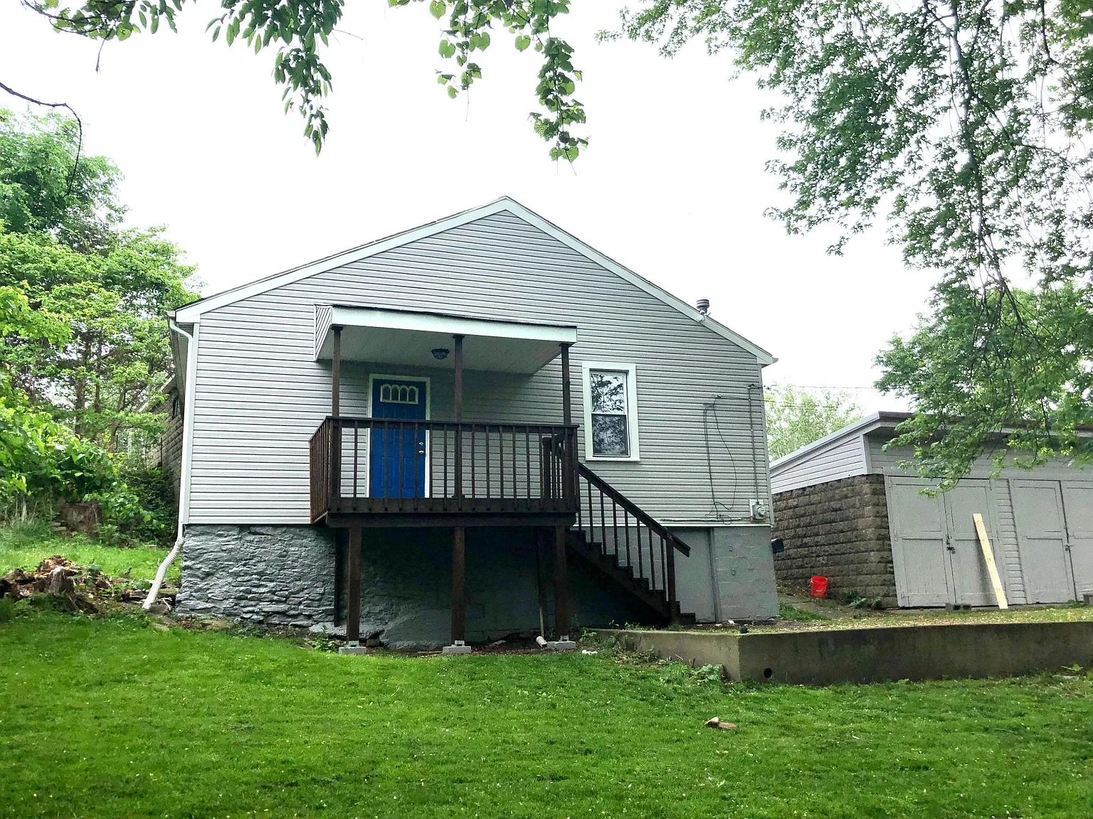 108 Burnside Ave photo 1