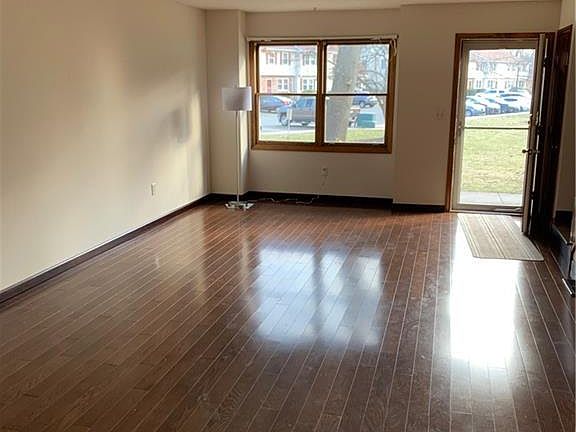 3rd image of 4 Windwood Dr #4