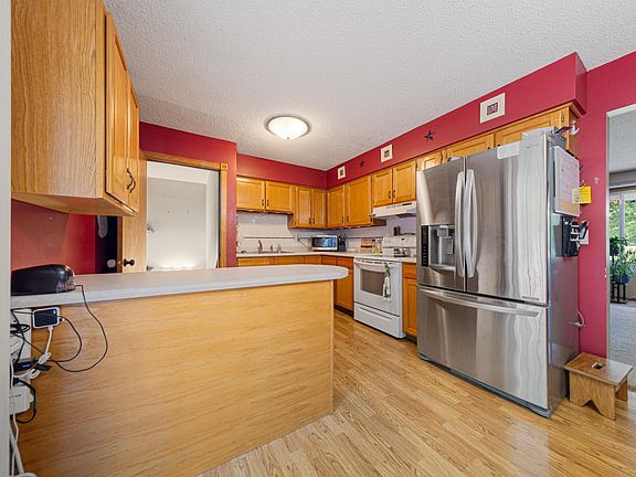 4th image of 455 Maple Lawn Ave