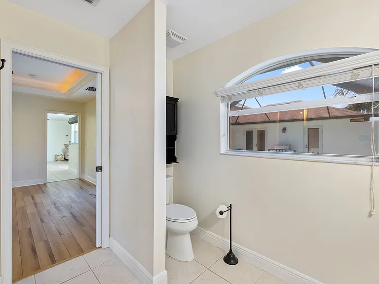 2309 SW 27th St — Photo 37