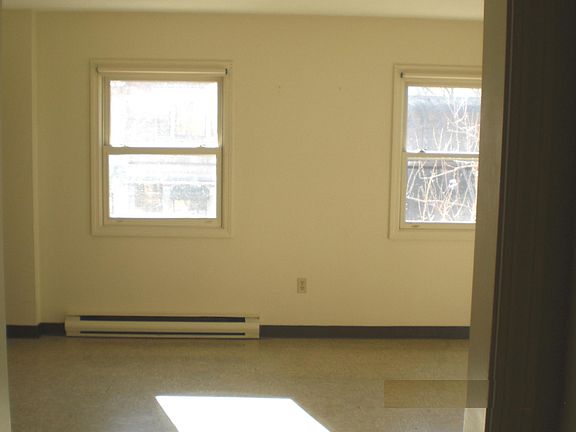 4th image of 19 Main St APT 10