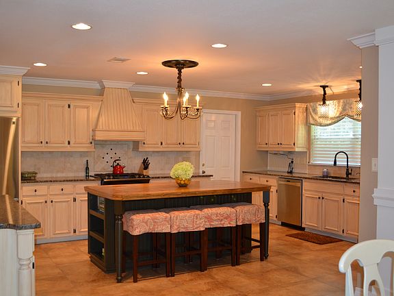 4th image of 1408 Ernest Hemingway Dr