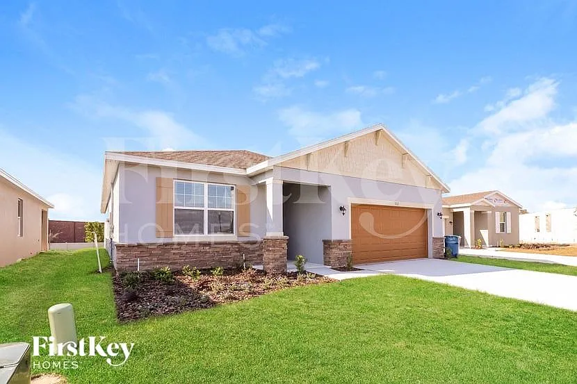4 bed, 3.0 bath, 2001 sqft, $1,860 — Photo 2