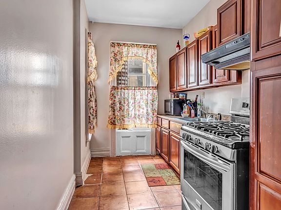 4th image of 36 Mac Donough St
