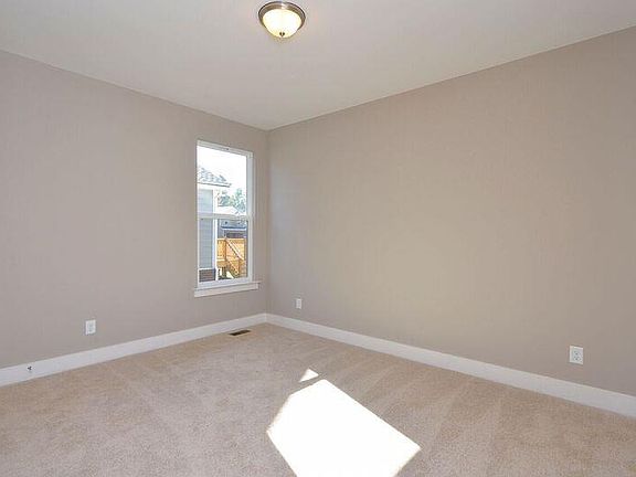 4th image of 530 Cotillion Dr