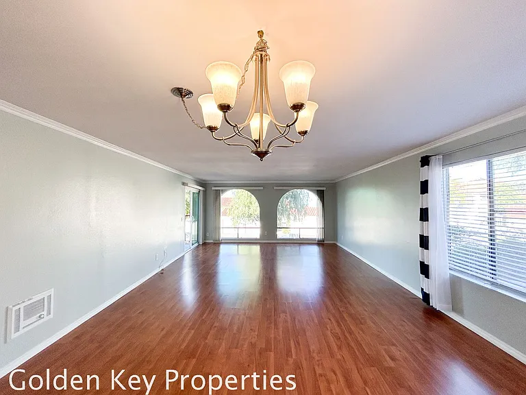 918 Caminito Estrada #E — Photo 4