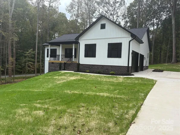 2 Pickett Ave, Spencer, NC 28159