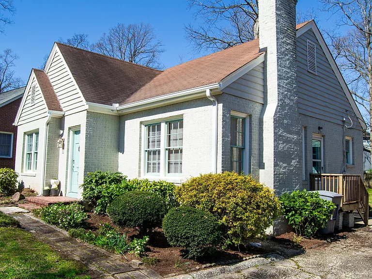2101 Chambwood Dr — Photo 11