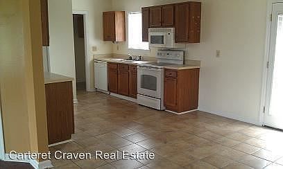 2nd image of 120 Leslie Ln