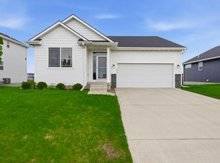 610 NE 57th St, Ankeny, IA 50021