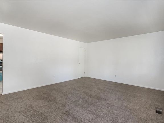 3rd image of 1335 Carmona Dr