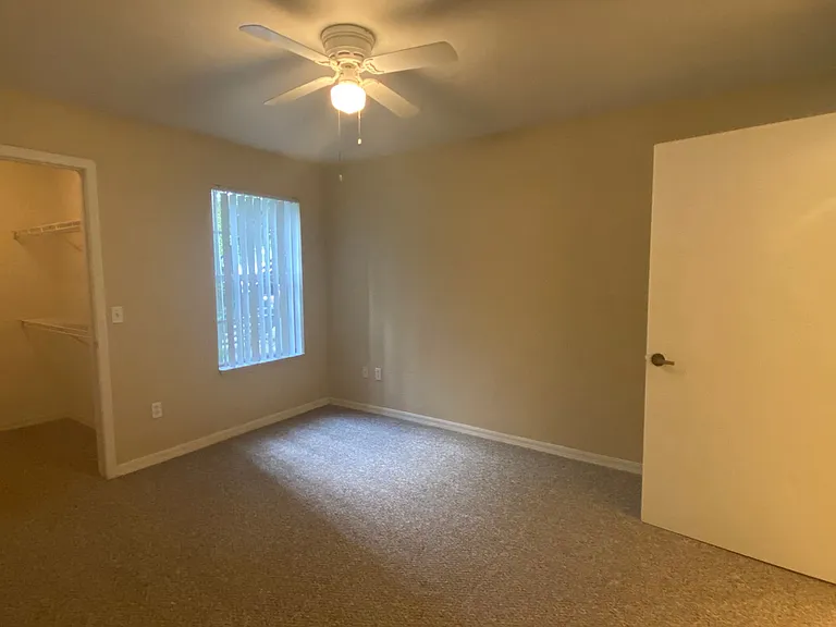 Waterford Pointe Apartments — Photo 27