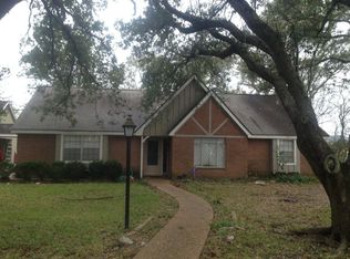 102 E Bronco Bnd, Angleton, TX 77515