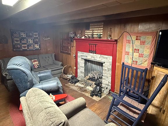 4th image of 1540 Ponderosa Rd