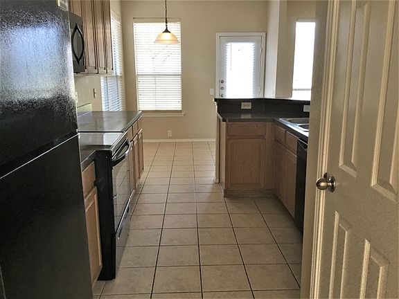4th image of 2621 Travis Dr