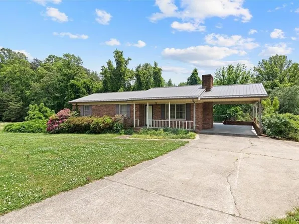 1654 Sechrist Loop, Pilot Mountain, NC 27041