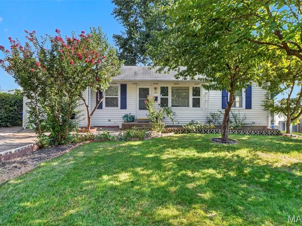 120 Saint Nicholas Ln, Florissant, MO 63031