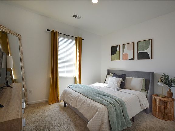 5th image of 242 Hillendale Way