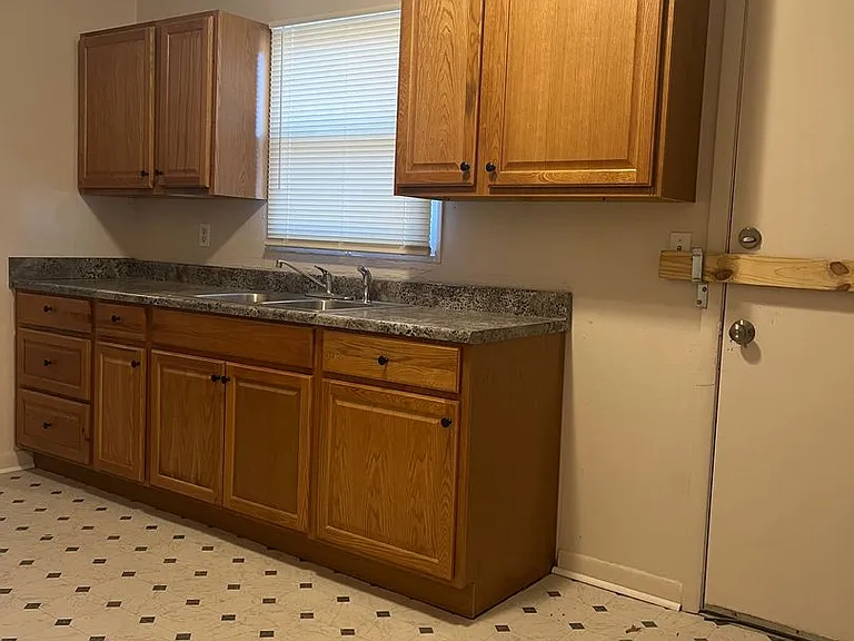 1400 SW Afton St — Photo 2