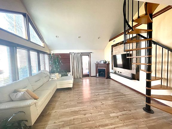 3rd image of 25 Plumtree Rd #2