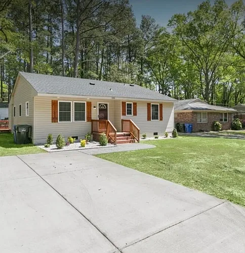1310 Grove St N Photo 1