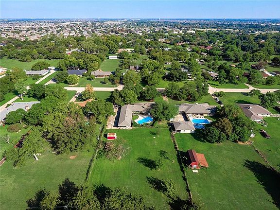 3rd image of 154 Sunset Dr