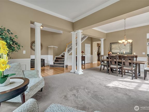 4th image of 1828 Mariner Circle NE