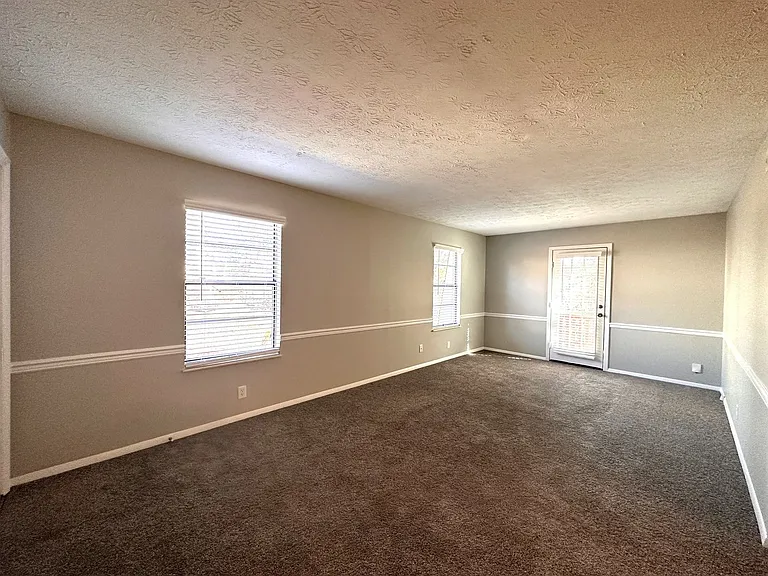 Breckenridge Apartment Homes — Photo 11