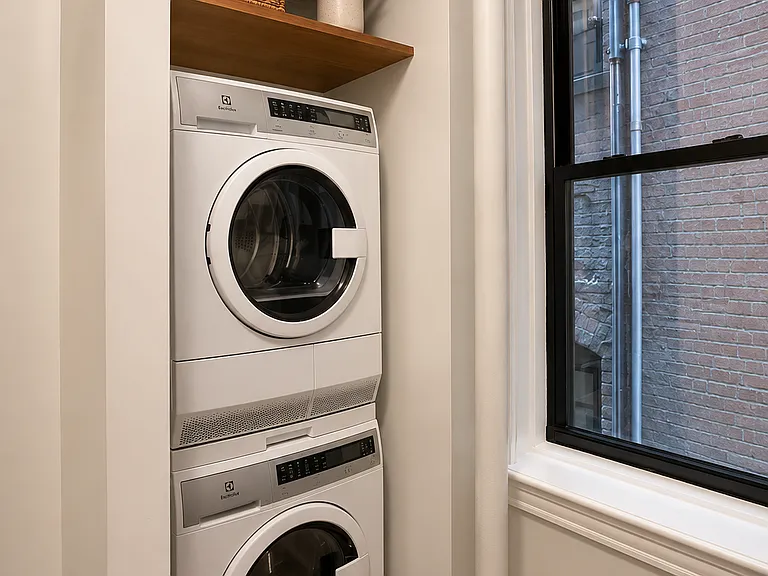 74 W 69th St #2R — Photo 4